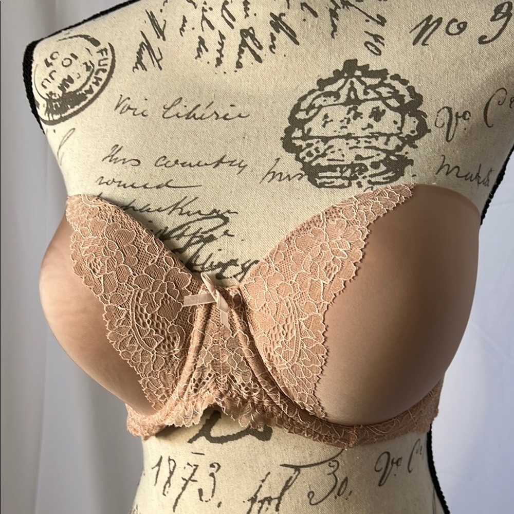 Victoria's Secret Tan Lace strapless Underwire Bra 32F